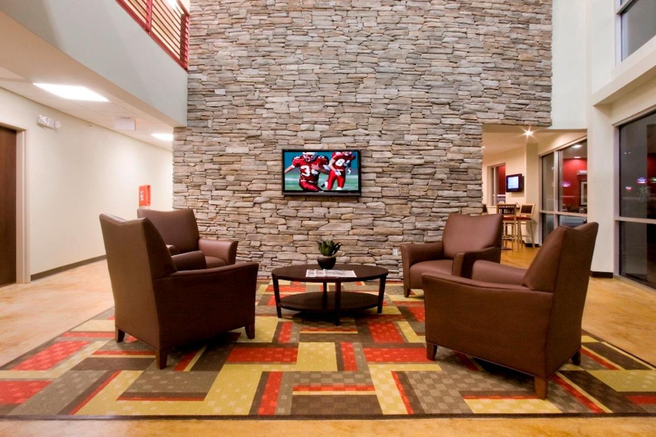 Red Roof Inn & Suites Beaumont Exterior photo